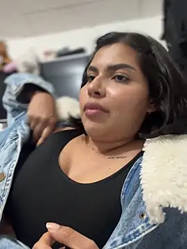 Snapshot of GigiiStone chatting on November 18, 11:26 pm GigiiStone online show from November 18, 11:26 pm