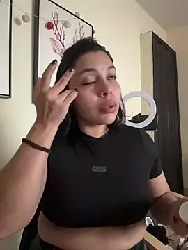 GigiiStone online show from April 21, 5:08 pm