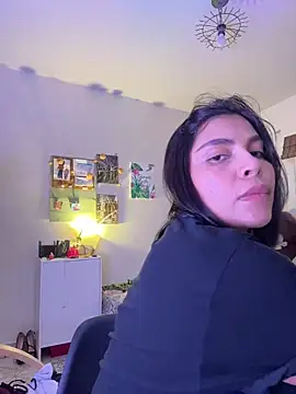 GigiiStone online show from March 7, 9:20 pm