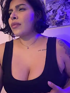 Snapshot of GigiiStone chatting on November 9, 10:03 pm GigiiStone online show from November 9, 10:03 pm