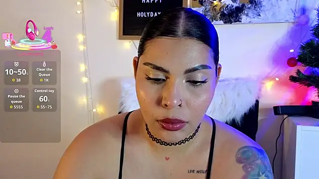 Snapshot of GigiiStone chatting on November 24, 9:26 pm GigiiStone online show from November 24, 9:26 pm