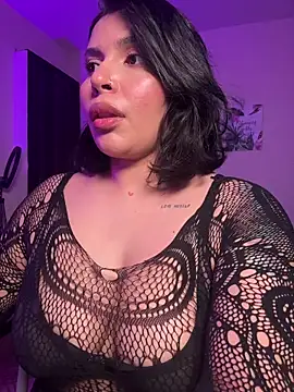 GigiiStone online show from April 7, 11:50 pm