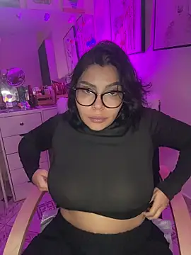 GigiiStone online show from February 18, 9:22 pm