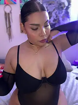 GigiiStone online show from March 14, 11:00 pm