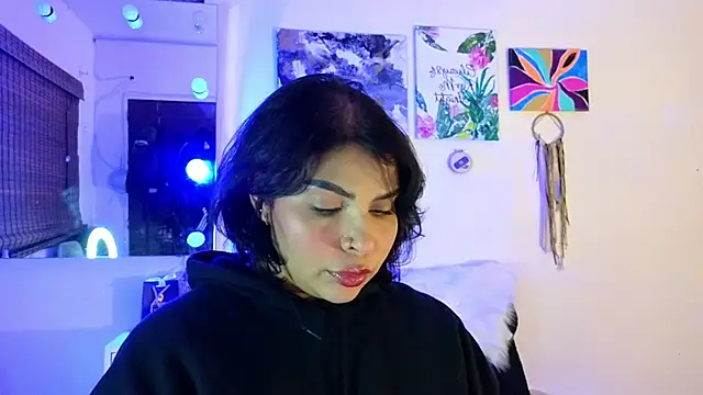 Snapshot of GigiiStone chatting on October 27, 10:00 pm GigiiStone online show from October 27, 10:00 pm