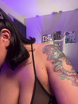 GigiiStone online show from April 2, 12:07 am