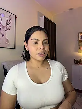 GigiiStone online show from February 7, 10:40 pm