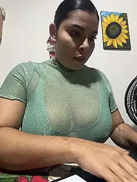 Snapshot of GigiiStone chatting on December 2, 10:55 pm GigiiStone online show from December 2, 10:55 pm