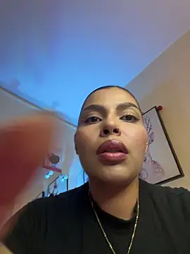 GigiiStone online show from February 19, 10:07 pm