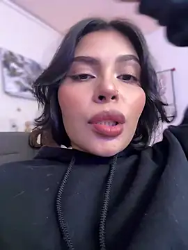 GigiiStone online show from February 5, 10:33 pm