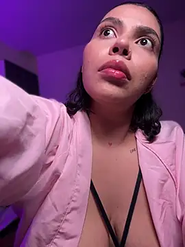 GigiiStone online show from April 8, 11:17 pm