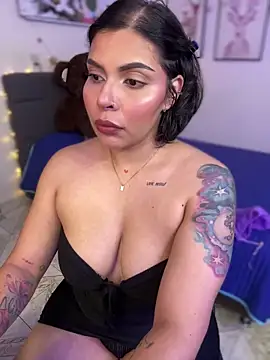 GigiiStone online show from February 25, 9:04 pm