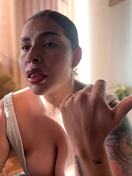 Snapshot of GigiiStone chatting on November 17, 9:41 pm GigiiStone online show from November 17, 9:41 pm