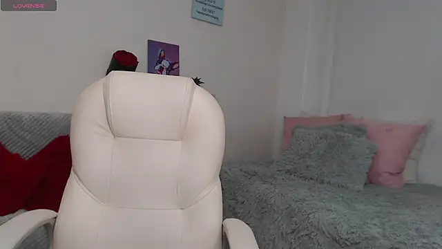 sofia perez    online show from October 15, 7:33 pm