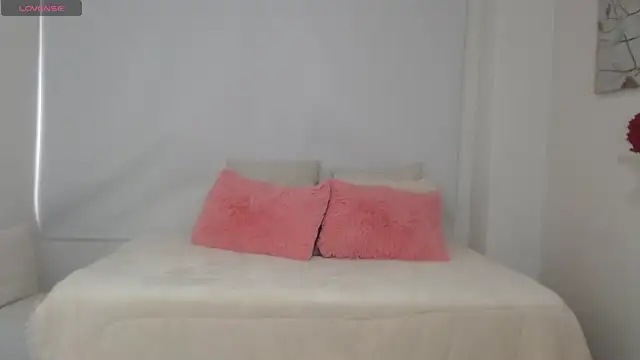 sofia perez    online show from April 30, 7:54 pm