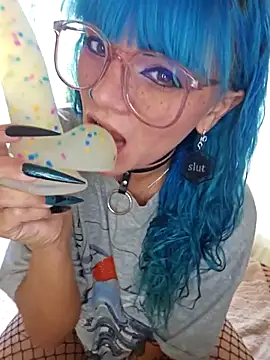 Snapshot of anyalikestosuck chatting on October 22, 7:24 pm anyalikestosuck online show from October 22, 7:24 pm