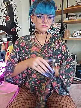 Snapshot of anyalikestosuck chatting on November 7, 8:13 pm anyalikestosuck online show from November 7, 8:13 pm