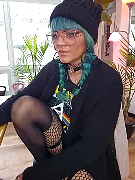 Snapshot of anyalikestosuck chatting on December 3, 8:19 pm anyalikestosuck online show from December 3, 8:19 pm