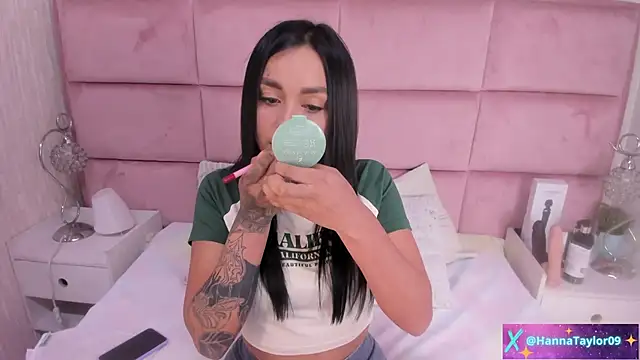 Snapshot of HannaTaylor chatting on October 16, 3:48 am HannaTaylor online show from October 16, 3:48 am