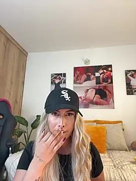 zafiro mo0n online show from February 24, 10:58 pm