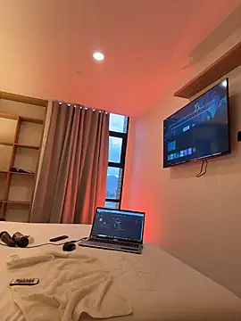 zafiro mo0n online show from April 4, 10:27 pm