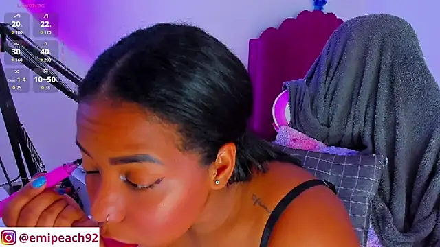 Snapshot of samanthaabloom chatting on October 30, 12:20 am samanthaabloom online show from October 30, 12:20 am