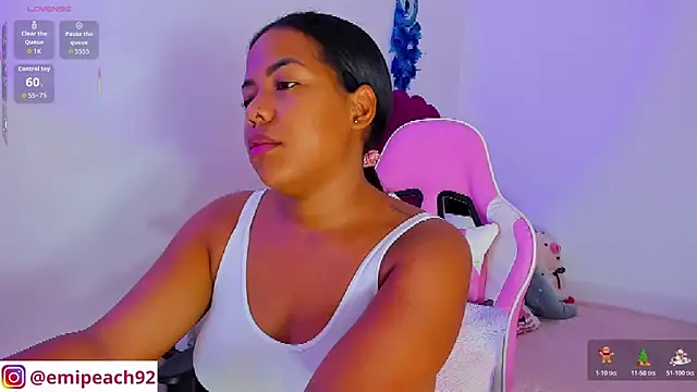 Snapshot of samanthaabloom chatting on November 14, 1:15 pm samanthaabloom online show from November 14, 1:15 pm