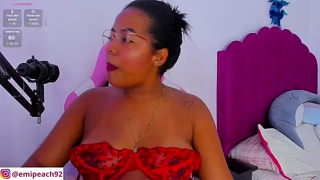 Snapshot of samanthaabloom chatting on February 27, 3:29 am samanthaabloom online show from February 27, 3:29 am