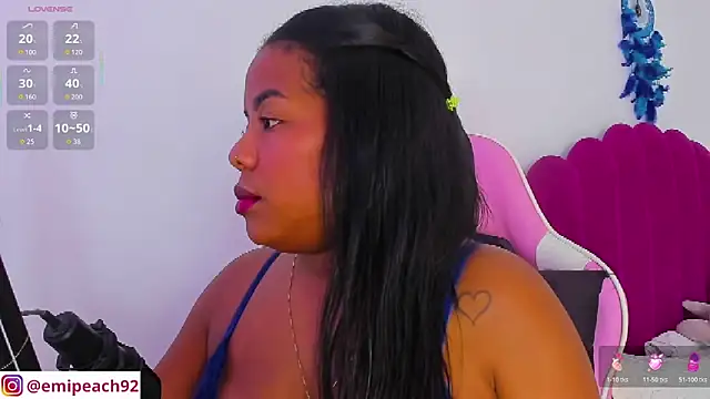 Snapshot of samanthaabloom chatting on February 25, 3:29 am samanthaabloom online show from February 25, 3:29 am