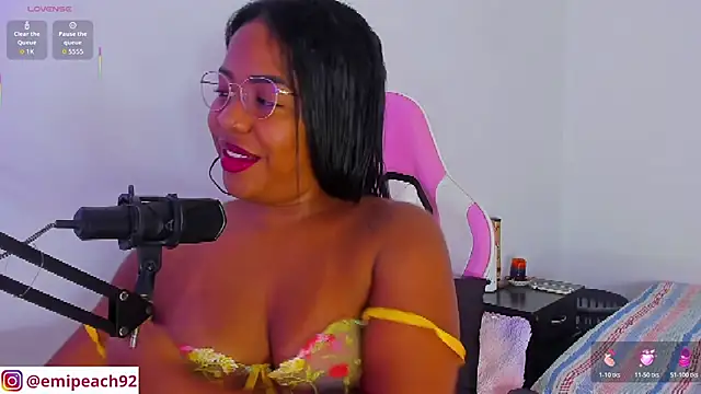 Snapshot of samanthaabloom chatting on February 3, 2:53 am samanthaabloom online show from February 3, 2:53 am