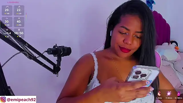 Snapshot of samanthaabloom chatting on February 18, 3:26 am samanthaabloom online show from February 18, 3:26 am