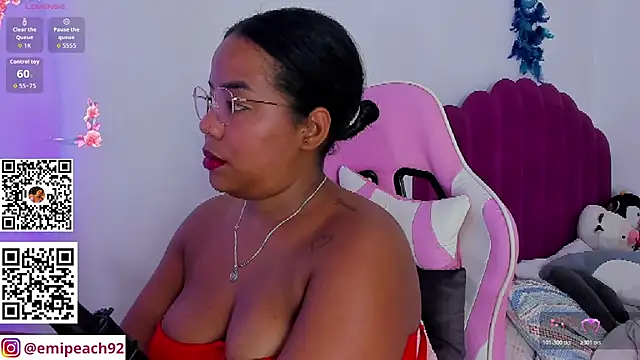 Snapshot of samanthaabloom chatting on June 12, 3:04 am samanthaabloom online show from June 12, 3:04 am