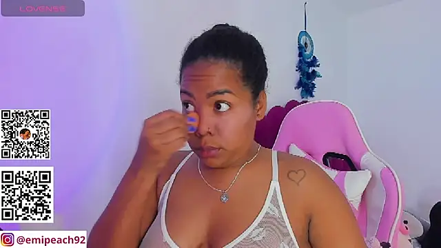 Snapshot of samanthaabloom chatting on June 9, 11:06 pm samanthaabloom online show from June 9, 11:06 pm