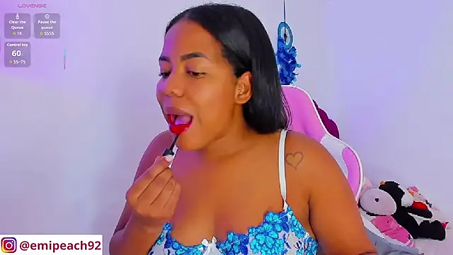 Snapshot of samanthaabloom chatting on November 27, 12:55 am samanthaabloom online show from November 27, 12:55 am