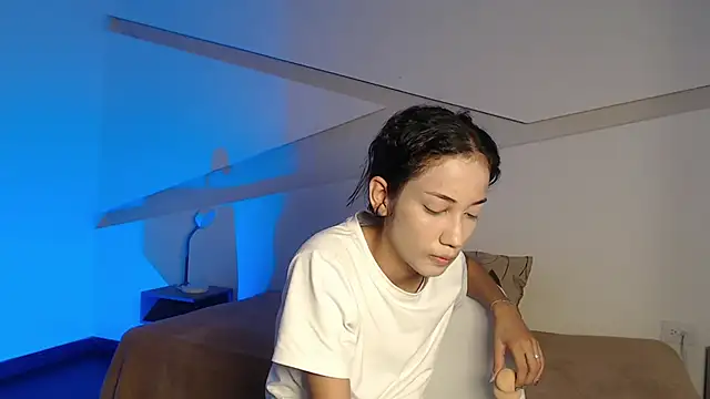 Snapshot of hot_little_bunny chatting on November 17, 8:57 pm hot little bunny online show from November 17, 8:57 pm