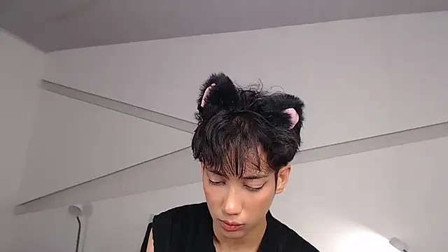 Snapshot of hot_little_bunny chatting on February 8, 11:45 pm hot little bunny online show from February 8, 11:45 pm