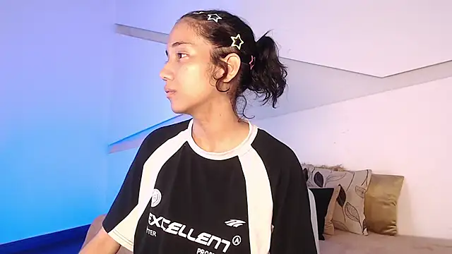 Snapshot of hot_little_bunny chatting on October 23, 8:51 pm hot little bunny online show from October 23, 8:51 pm