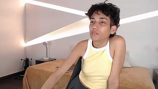 Snapshot of hot_little_bunny chatting on February 4, 9:20 pm hot little bunny online show from February 4, 9:20 pm