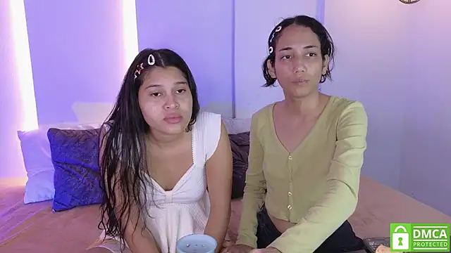 Snapshot of hot_little_bunny chatting on November 9, 9:41 pm hot little bunny online show from November 9, 9:41 pm