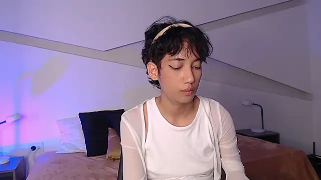 Snapshot of hot_little_bunny chatting on February 26, 11:30 pm hot little bunny online show from February 26, 11:30 pm