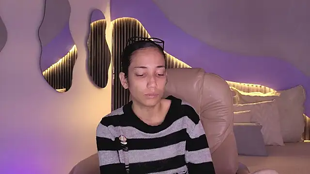 hot little bunny online show from February 9, 8:51 pm