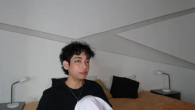 Snapshot of hot_little_bunny chatting on February 22, 12:49 am hot little bunny online show from February 22, 12:49 am