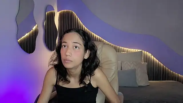 Snapshot of hot_little_bunny chatting on May 6, 9:41 pm hot little bunny online show from May 6, 9:41 pm