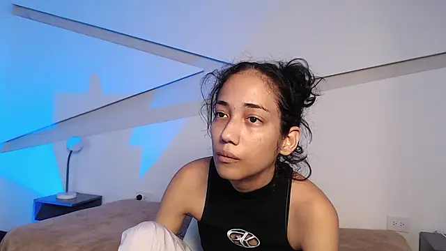 hot little bunny online show from December 16, 8:35 pm