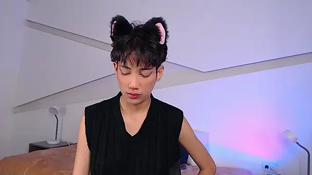 Snapshot of hot_little_bunny chatting on February 8, 8:42 pm hot little bunny online show from February 8, 8:42 pm