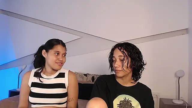 Snapshot of hot_little_bunny chatting on November 12, 9:18 pm hot little bunny online show from November 12, 9:18 pm