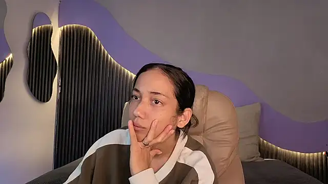 hot little bunny online show from February 22, 9:49 pm