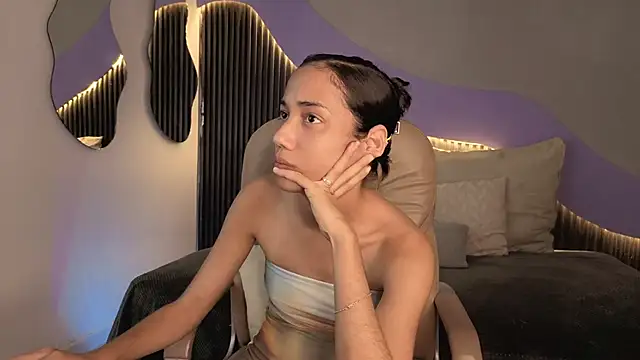 hot little bunny online show from February 19, 9:34 pm