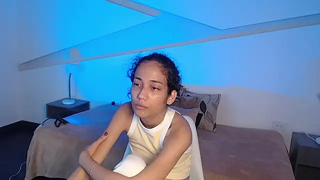 hot little bunny online show from December 21, 9:37 pm