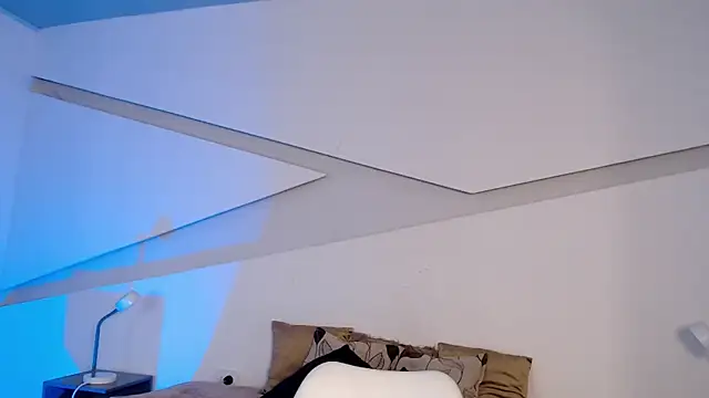 Snapshot of hot_little_bunny chatting on October 21, 8:52 pm hot little bunny online show from October 21, 8:52 pm